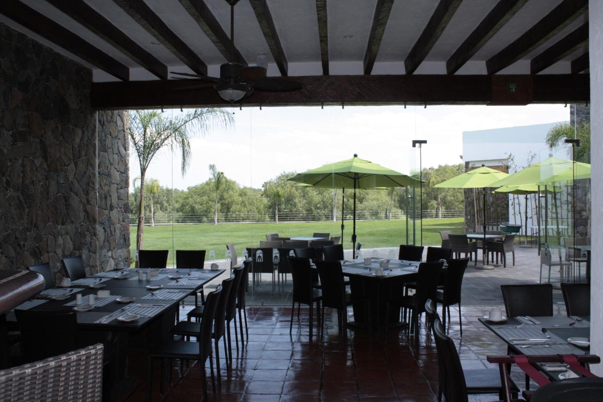Hotel Villa Mexicana Golf&Equestrian Resort El Pueblito  Exterior foto