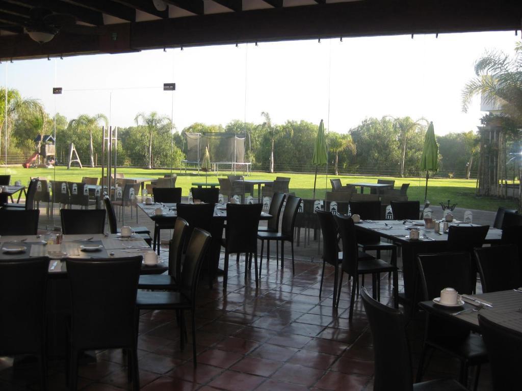 Hotel Villa Mexicana Golf&Equestrian Resort El Pueblito  Exterior foto